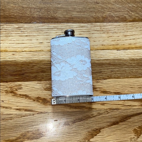 Lace Flask - 5oz - Picture 5 of 7